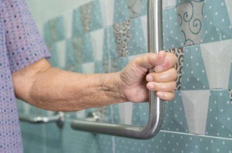 How Walk-In Baths Enhance Bathroom Safety